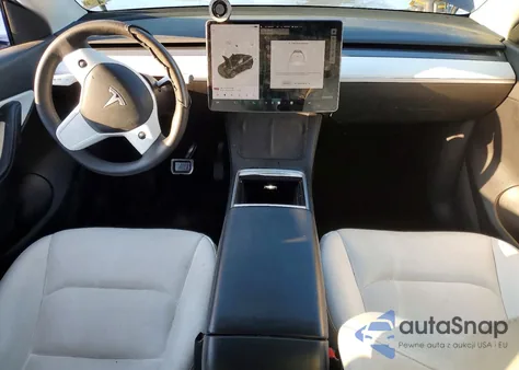 2021 Tesla Model Y z USA, uszkodzony, nr VIN 5YJYGAEE2MF189279